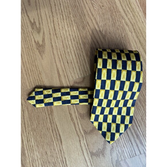 Charleston Tie Rack 100% Silk Men’s Tie Gold/Navy Made In Italy 3.5”X 60” NWOT - Picture 1 of 5